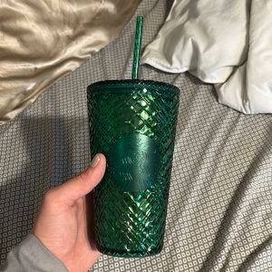 green starbucks cup, only used once. perfect condition 16 oz